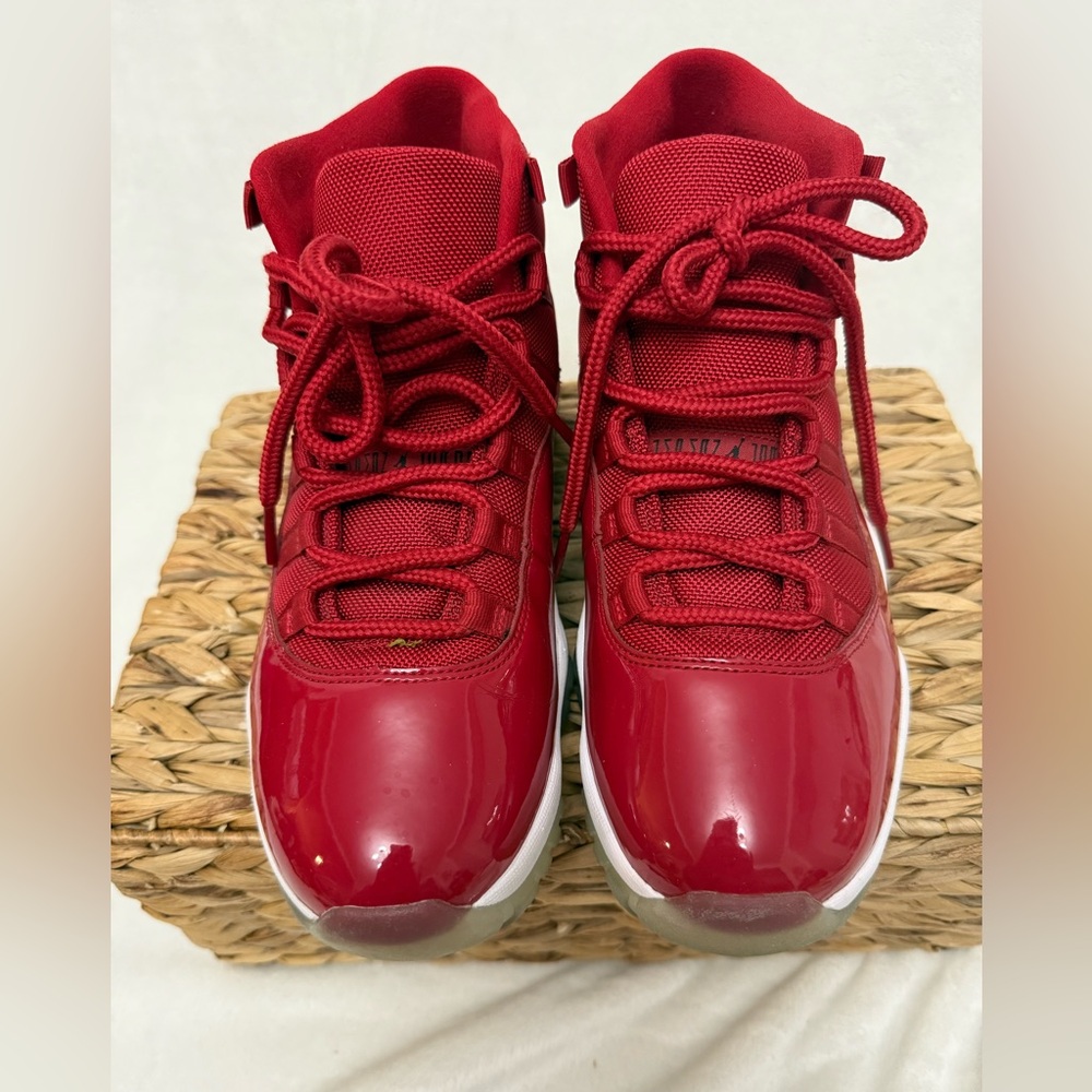Air Jordan 11 Retro “Win  Like 96” Men’s Size 9.5 EUC